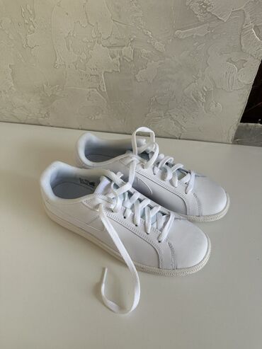 Кроссовки и спортивная обувь: Кроссовки, 38.5, Nike, Новый, цвет - Белый, Платная доставка