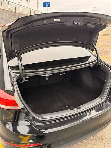 böyük güzgü: Hyundai Elantra salonu və daxili avadanlıqları - Avtomatik sürətlər — 4