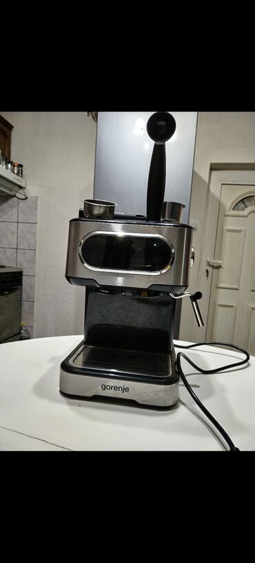Aparati za kafu: Espresso aparat gorenje, pod garancijom. Aparat je kupljen 10.11.2023