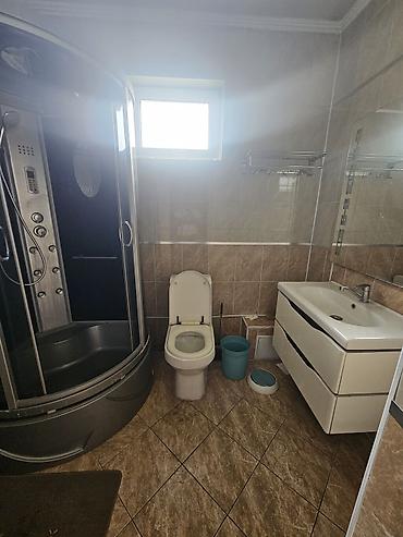 Продажа коттеджей и домов: .Продается дом в Центре города. район Восток -5 Торокула Айтматова// — 12