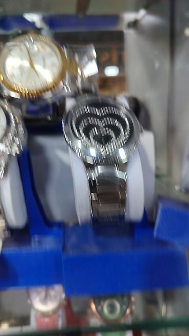 bakida saat: Michael Kors qadın qol saatı - Korpus: qızılı ton, bəzəkli daşlarla — 7
