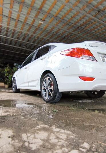 Hyundai: Hyundai Accent: 1.6 l | 2013 il Sedan — 6