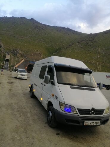 набор инструментов для авто: Белый фургон Mercedes-Benz Sprinter с высоким кузовом, предназначенный