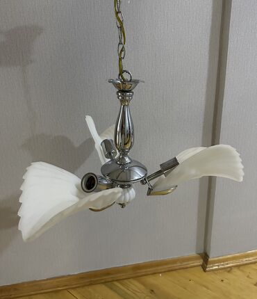 Bıçaqlar: Çılçıraq, 3 lampa, Farfor