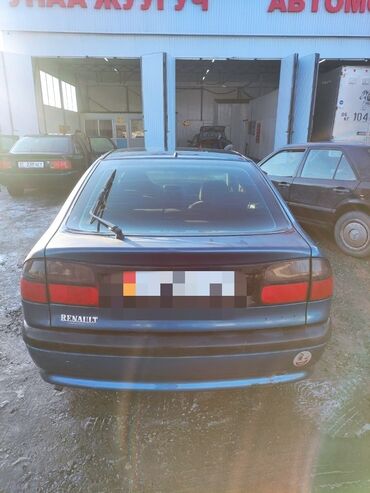 горить: Renault Laguna: 1995 г., 1.8 л, Механика, Бензин, Хэтчбэк