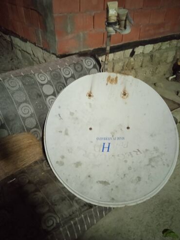 Tavalar: Krosno tarelkasi. Üstünde starsat HD tunerde verirem