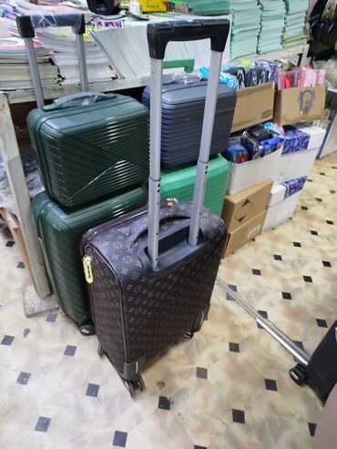 купить чемодан на колесах: Чемоданы маленькие