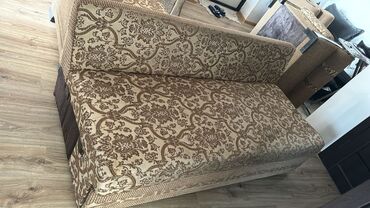 мебел горка: Бурчтук диван, түсү - Саргыч боз, Колдонулган