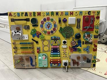 развивающие игрушки для малышей: Развивающий бизиборд для малышей. Ручная работа. Состояние очень — 1