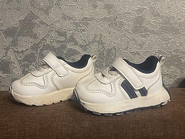 Детская обувь: Продаю детскую обувь. Все вместе за 2000 сом . На 1-2 года . В — 4