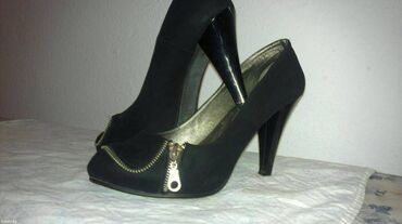бежевые классические туфли: Туфли 37, цвет - Черный