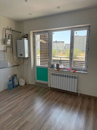 срочно продаётся 1 комнатная квартира в районе ошского рынка по улице молодая гвардия: 1 бөлмө, 48 кв. м, 108-серия, 1 кабат, Евроремонт