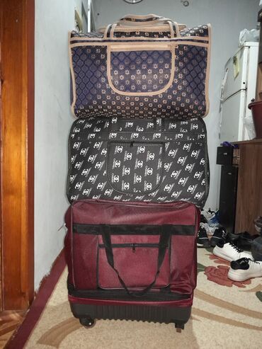 Çamadanlar: Səyahət üçün çanta və çamadan dəsti.Balacalar 10 manatdan 14 manata — 15