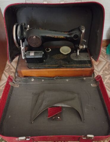 ручная швейная машинка старого образца: Швейная машина Family, Ручной