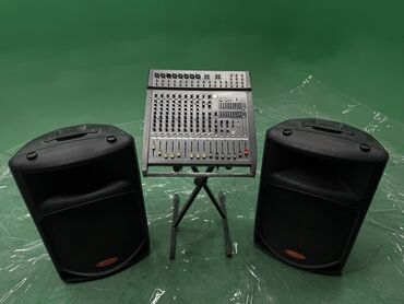 Səs gücləndiriciləri: Bu, Samson TXM16 1000W Stereo Powered Mixer və iki dinamikdən ibarət