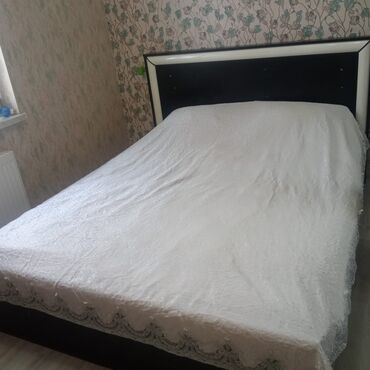 matras döşek: Б/у, Двуспальная кровать, Без подьемного механизма, С матрасом, Без выдвижных ящиков