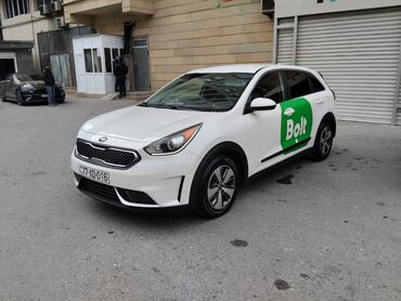 Taksi sürücüləri: Taksi sürücüsü tələb olunur, Nəqliyyat təmin edilir, Həftəlik ödəniş, 3-5 illik təcrübə — 3