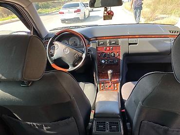 pirus 50 kuza: Mercedes-Benz E-Class: 2.2 l | 1999 il Sedan — 7