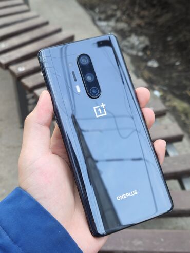 крышка аккумулятора: OnePlus 8 Pro, 128 ГБ, цвет - Черный