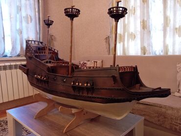 Gəmi modelləri: Taxta maket gəmi – 17-ci əsr tipli üç dirəkli yelkənli kalyon - — 12