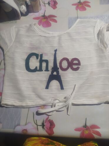 dəst geyimlər: Uşaq/Gənc qız geyim dəsti - 1 ədəd qısa, ağ rəngli crop-top: ön