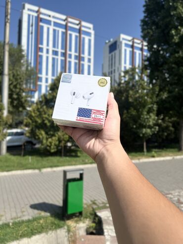 беспроводный наушник: Беспроводные наушники-вкладыши с активным шумоподавлением (ANC)