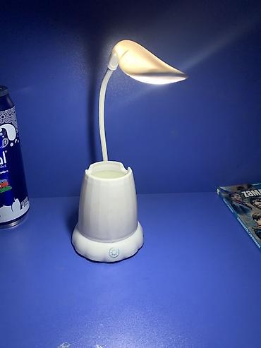 LED masa lampası – qamış formalı çevik boyunlu, ağ rəng