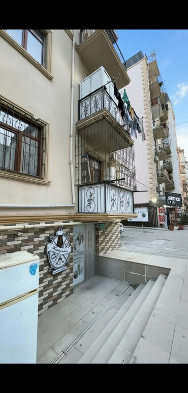 Kommersiya daşınmaz əmlakının satışı: Xırdalanda obyekt satılır.27.3kv.Hal hazirda arendiya verilib.sanitar — 1