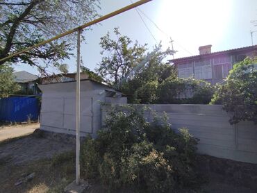 дом в котором купить бишкек: Коттедж, 70 м², 4 комнаты, Собственник, Старый ремонт