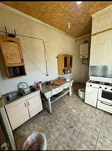 Продажа коттеджей и домов: Продаётся жилой дом с ограждённым двором. - Кирпичный/блочный участок — 8