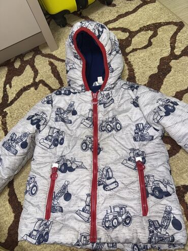 купить куртку детскую на мальчика: Детская турецкая стёганая куртка с капюшоном. - Принт: спецтехника