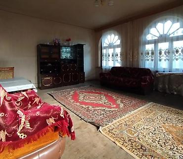 Həyət evləri və villaların satışı: Möhtesem mezereli cox gozel bir ev satisa cixdi Havasi Görünüsü insana — 1