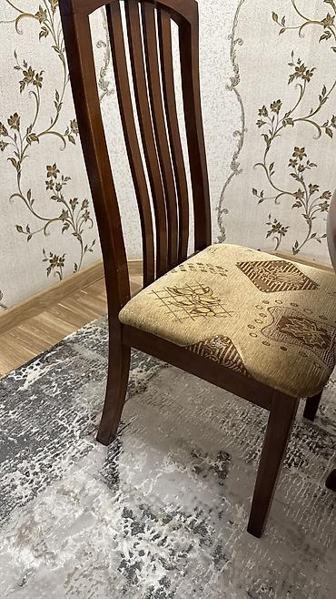 study table: Продается стол и стулья 8 шт 
Цена за весь комплект — 2