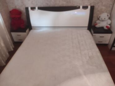 Ev üçün digər mebel: İkinəfərlik çarpayı, Dolab, Komod, Termo