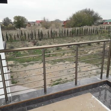 balka: Paslanmayan metaldan hazırlanmış, davamlı və gözəl görünüşlü balkon