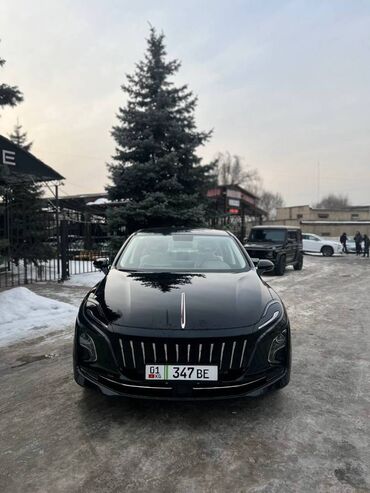 Другие Автомобили: HONGQI E-QM5 Год : 2024 Двигатель : электро ( 136 л.с) Привод : 2WD