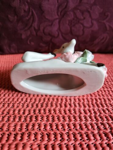 Ostali kućni dekor: Porcelanska vintaz,nova figura lane. Figura lane,nova,cvetovi bez — 10