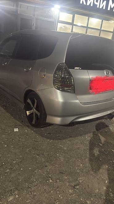 Honda Fit: 2005 г., Хэтчбэк