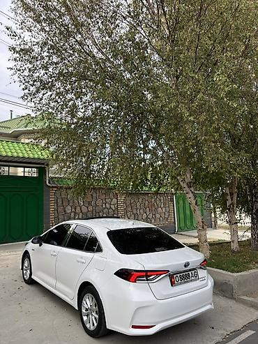 Toyota: Toyota Corolla: 2019 г., 1.8 л, Вариатор, Гибрид, Седан — 3