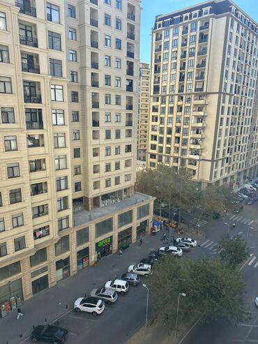 Uzunmüddətli kirayə mənzillər: 28 May metrosu yanınında mənzil kirayə verilir. Mərtəbə 15/7. Ümumi — 3