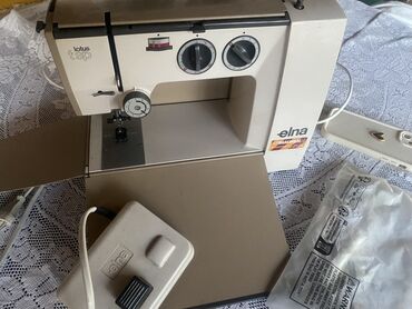 rikverc kamera za auto: Šivaća mašina marke Elna, model Lotus TSP. Mašina je kompaktna