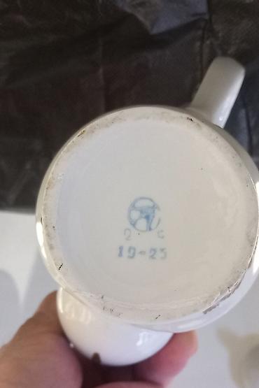 Посуда: Супницачашки,вилки,ножи,Шейкер,чайник чугун,молочница,и.т.далее — 19