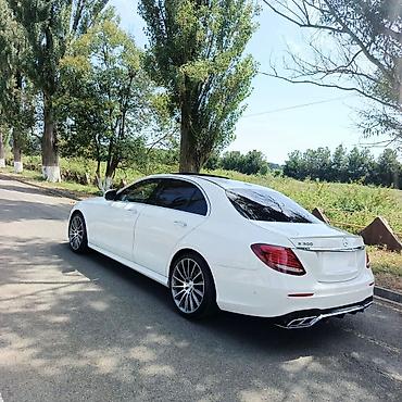 Mercedes-Benz: Mercedes-Benz E 300: 2 l | 2018 il Sedan — 6