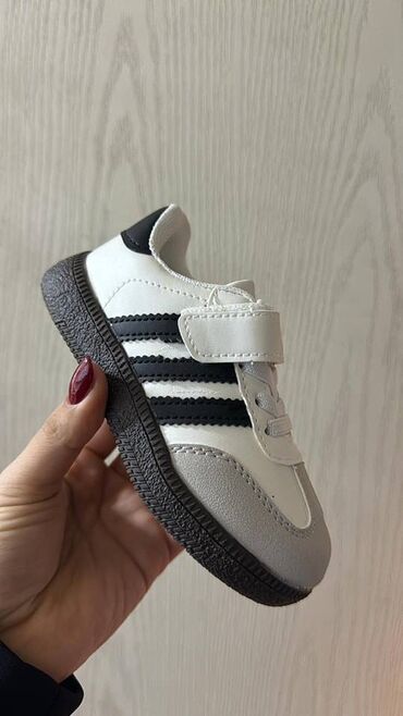 patike kao carapa: Adidas samba dečije patike

Novo
Brojevi 25 do 36

fb Moja Kupovina 1