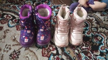 Детская обувь: Детская обувь для девочки почти новые размер 23-24 обе за 1500 сом