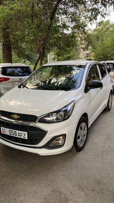 срочно продать машину: Chevrolet Spark: 2020 г., 1 л, Вариатор, Бензин, Хетчбек