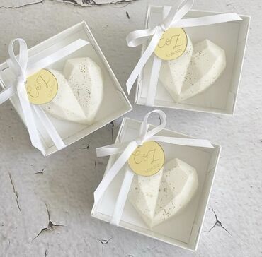 Yeni il oyuncaqları və bəzəkləri: Həndəsi ürək formalı, zərif detallarla bəzədilmiş, dekorativ qutularda -da lalafo.az — 2 Yeni il oyuncaqları və bəzəkləri: Həndəsi ürək formalı, zərif detallarla bəzədilmiş, dekorativ qutularda — 2