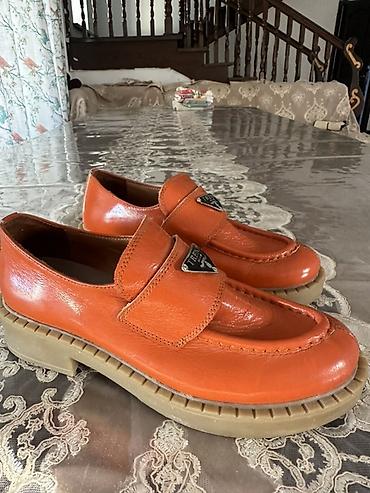 красивые кроксы: Яркие кожаные лоферы/мокасины оранжевого цвета. - Верх: гладкая — 1