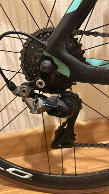 İdman velosipedləri: Bianchi yol velosipedi – karbon aero şassi ilə Xüsusiyyətlər: - — 1