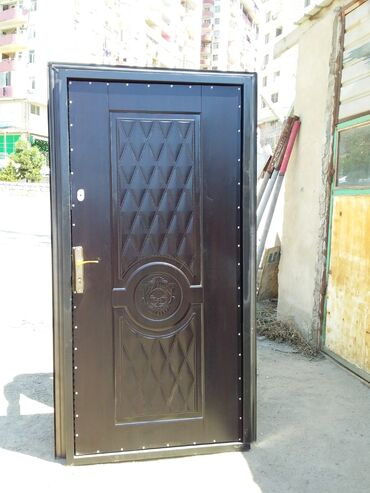 Giriş qapıları: Seyf qapılar Münasib qapılar Dəmir qapı Ev qapıları Çöl qapısı — 2